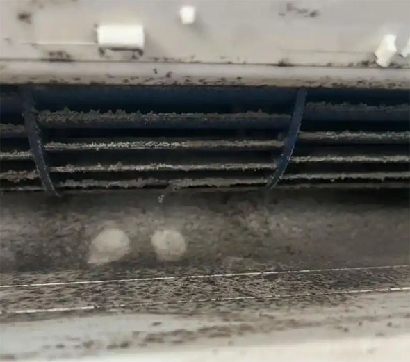 徽州空调吹的风有股烧焦味是怎么回事